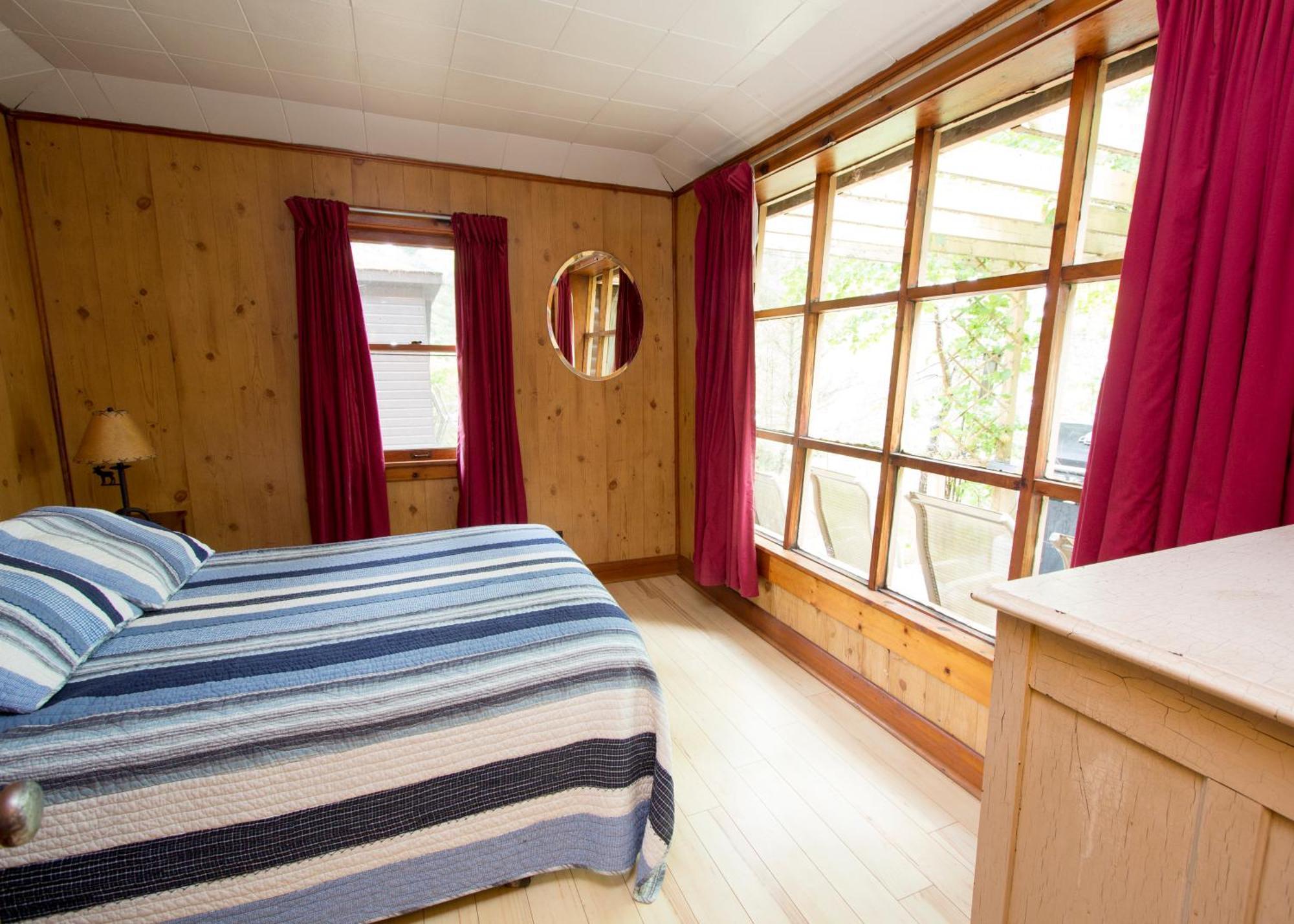 The Pines Cottage Resort Oxtongue Lake Zewnętrze zdjęcie