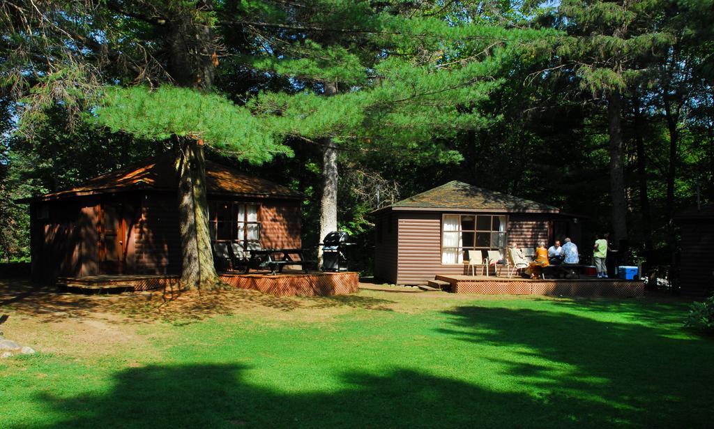 The Pines Cottage Resort Oxtongue Lake Zewnętrze zdjęcie